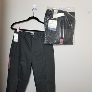 Bundle of 2 dockers pants 32x32